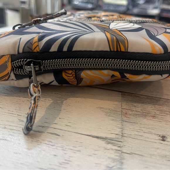 Lug Swivel Lily Grey Crossbody/Top Handle Gusset Bottom Water Resistant … - Picture 13 of 15